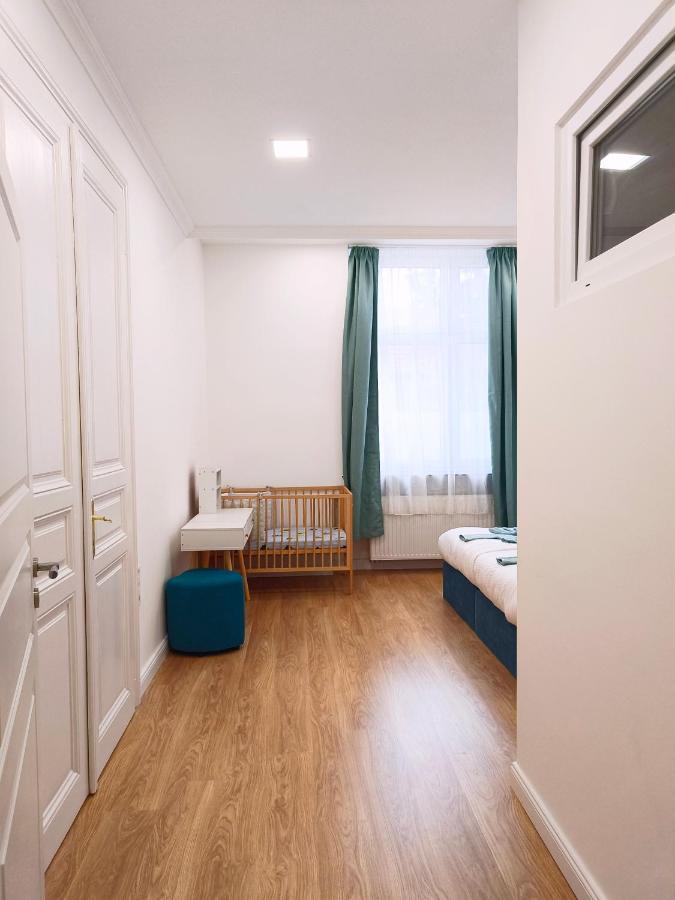 Ruyi Holiday Sopron Exterior foto